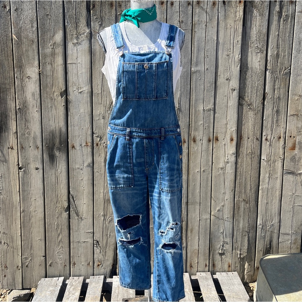 AMERICAN EAGLE DISTRESSED DENIM OVERALL SIZE MED